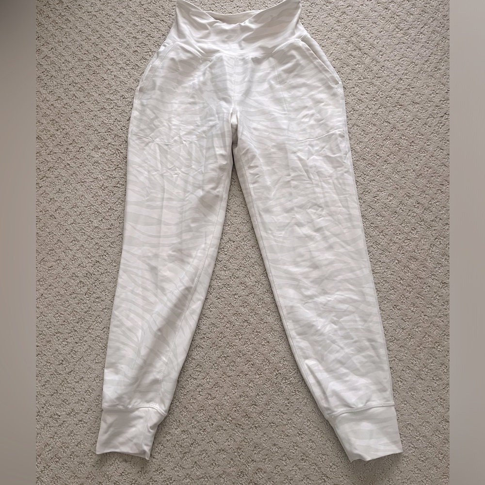 Old Navy tiger stripe print joggers size small